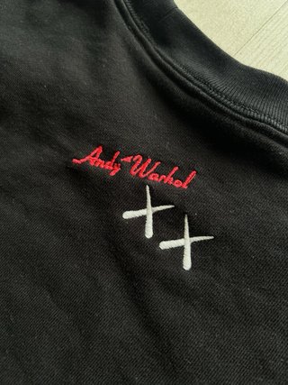 Sudadera Uniqlo x Kaws Negra
