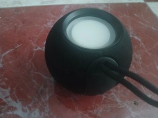 Altavoz Portátil Negro y Blanco
