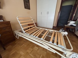 Cama hospitalaria motorizada