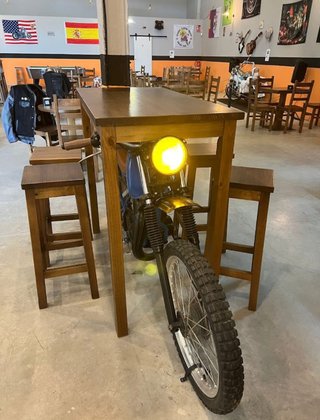 Mobiliario bares, restaurantes. Sillas, mesas