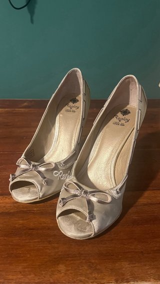 Zapatos de tacón Replay dorados peep toe