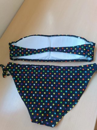 Bikini lunares negro con volantes