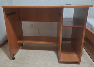 Tavolo per computer in legno