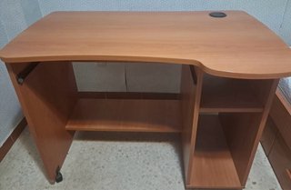 Tavolo per computer in legno