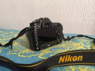 Cámara Nikon D7500 + Objetivo + Mochila + 3 Baterí