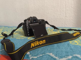 Cámara Nikon D7500 + Objetivo + Mochila + 3 Baterí