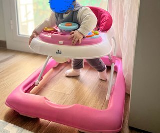 Andador bebé plegable rosa