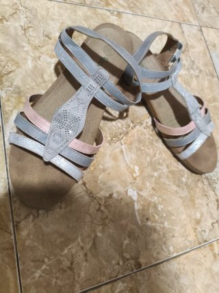 Sandalias de descanso, cómodas plateadas