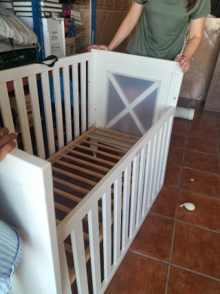 Cuna de bebé de madera abatible