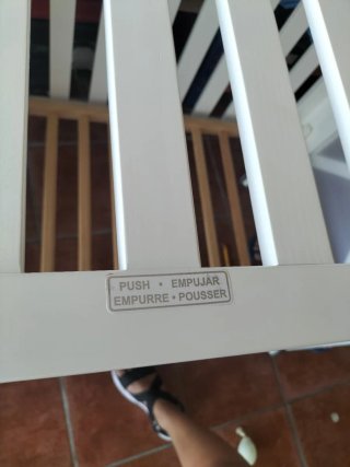 Cuna de bebé de madera abatible