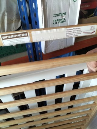 Cuna de bebé de madera abatible