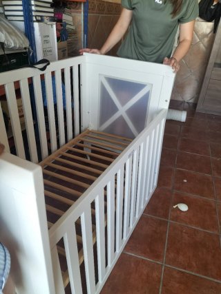 Cuna de bebé de madera abatible