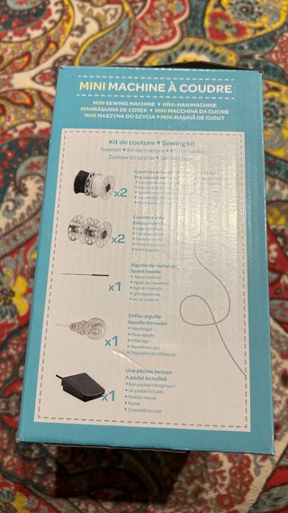 Mini Máquina de Coser Compacta