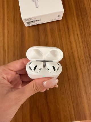 Airpods 4 Apple Bianchi active noise cancellation