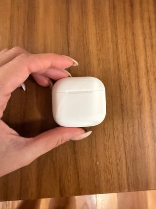 Airpods 4 Apple Bianchi active noise cancellation