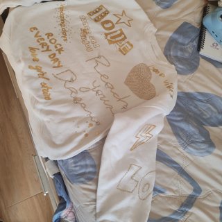Sudadera niña Love con detalles dorados