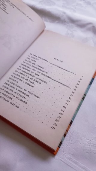 Los Hollister y el misterio del rancho