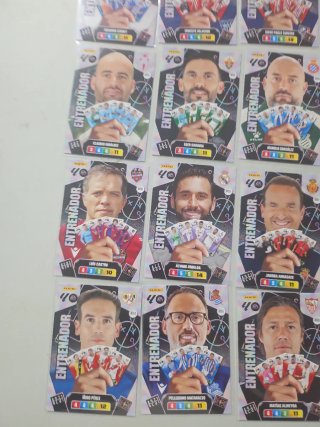 Lote de 20 entrenadores adrenalyn 25 26