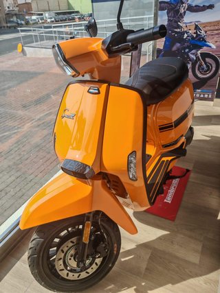 Lambretta V125 Special Naranja