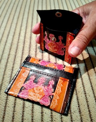 Monederos de piel con diseño floral
