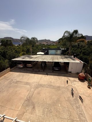 2 casas + almacen + oficina