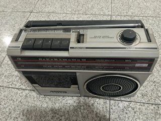 Radio Cassette Sanyo Plata y Negro