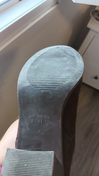Botines de ante marrón con cremallera