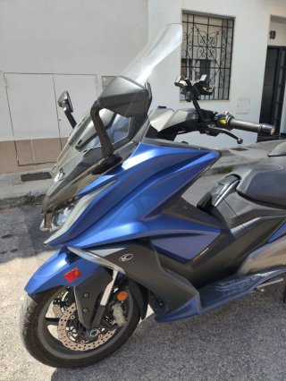 Kymco AK 550 Maxi Scooter Azul