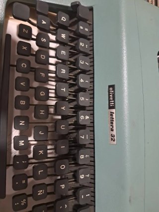 Máquina de escribir Olivetti Lettera 32