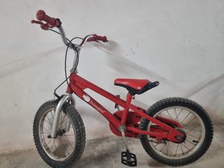 Bicicleta infantil roja