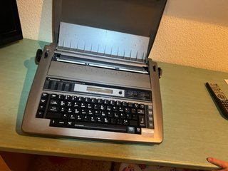 Máquina de escribir eléctrica Panasonic R104