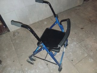 Andador azul con asiento