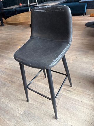Taburete alto negro
