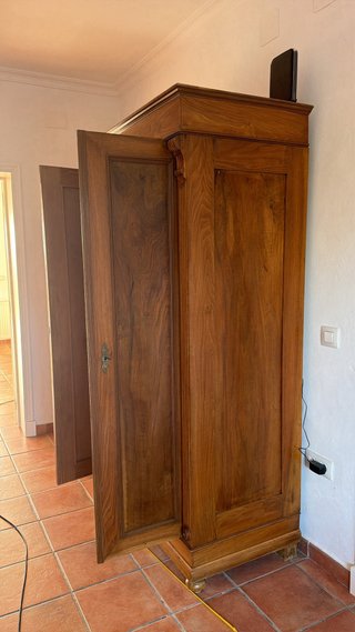 Armario antiguo de madera (estimación de 120 años)