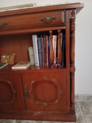 Aparador-librería madera con encimera mármol