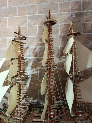 Barco de madera artesanal