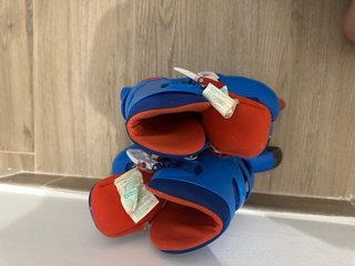 Patines Oxelo Ajustables Talla 30-32 y casco.