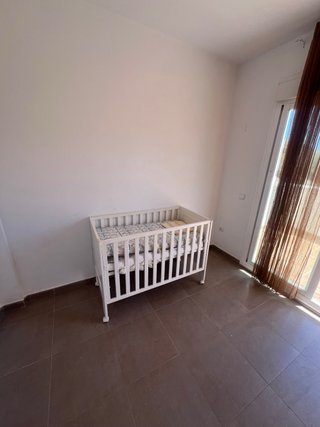 Cuna de madera para bebé
