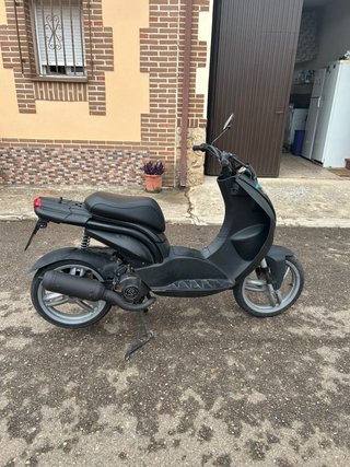Peugeot Lupix 49cc Scooter Negra