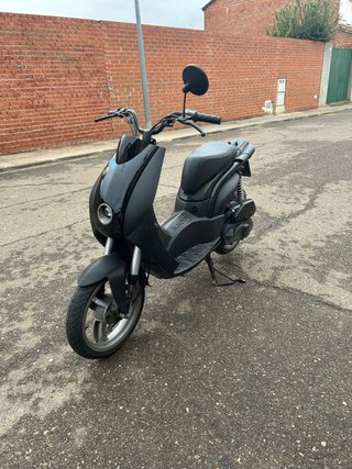 Peugeot Lupix 49cc Scooter Negra