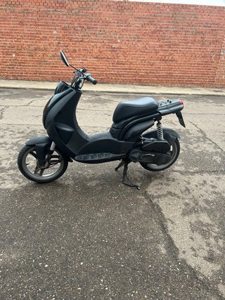Peugeot Lupix 49cc Scooter Negra