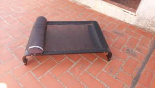 Cama elevada para mascotas transpirable