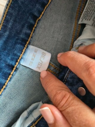 Pantalones vaqueros con pedrería
