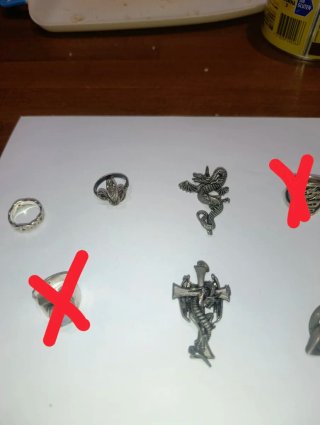 Anillos y colgantes con original diseño