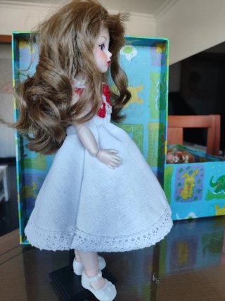 Muñeca articulada hecha a mano