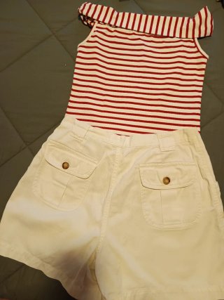 Conjunto Camiseta Rayas y Falda Blanca