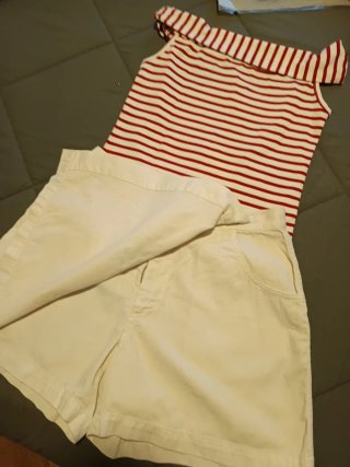 Conjunto Camiseta Rayas y Falda Blanca