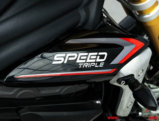 TRIUMPH SPEED TRIPLE 1200 RS
