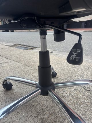 Silla de oficina o estudio ergonómica con ruedas