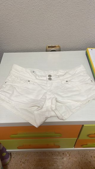 Pantalones cortos blancos tiro bajo
